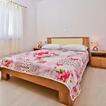Apartamento Mica Vrsi