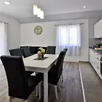 Mica Apartamento Vrsi